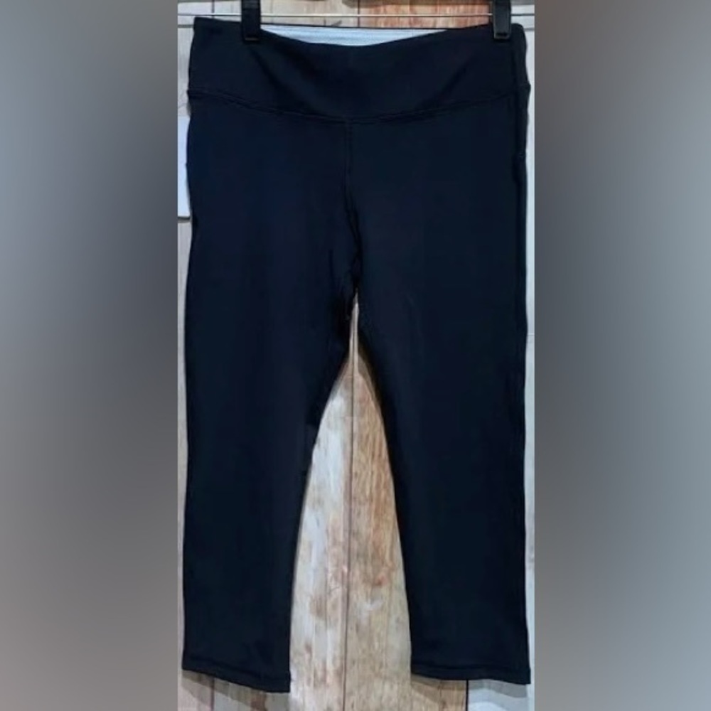Black Workout Capri Leggings
Street Style
Marika Sport
Size 0-2